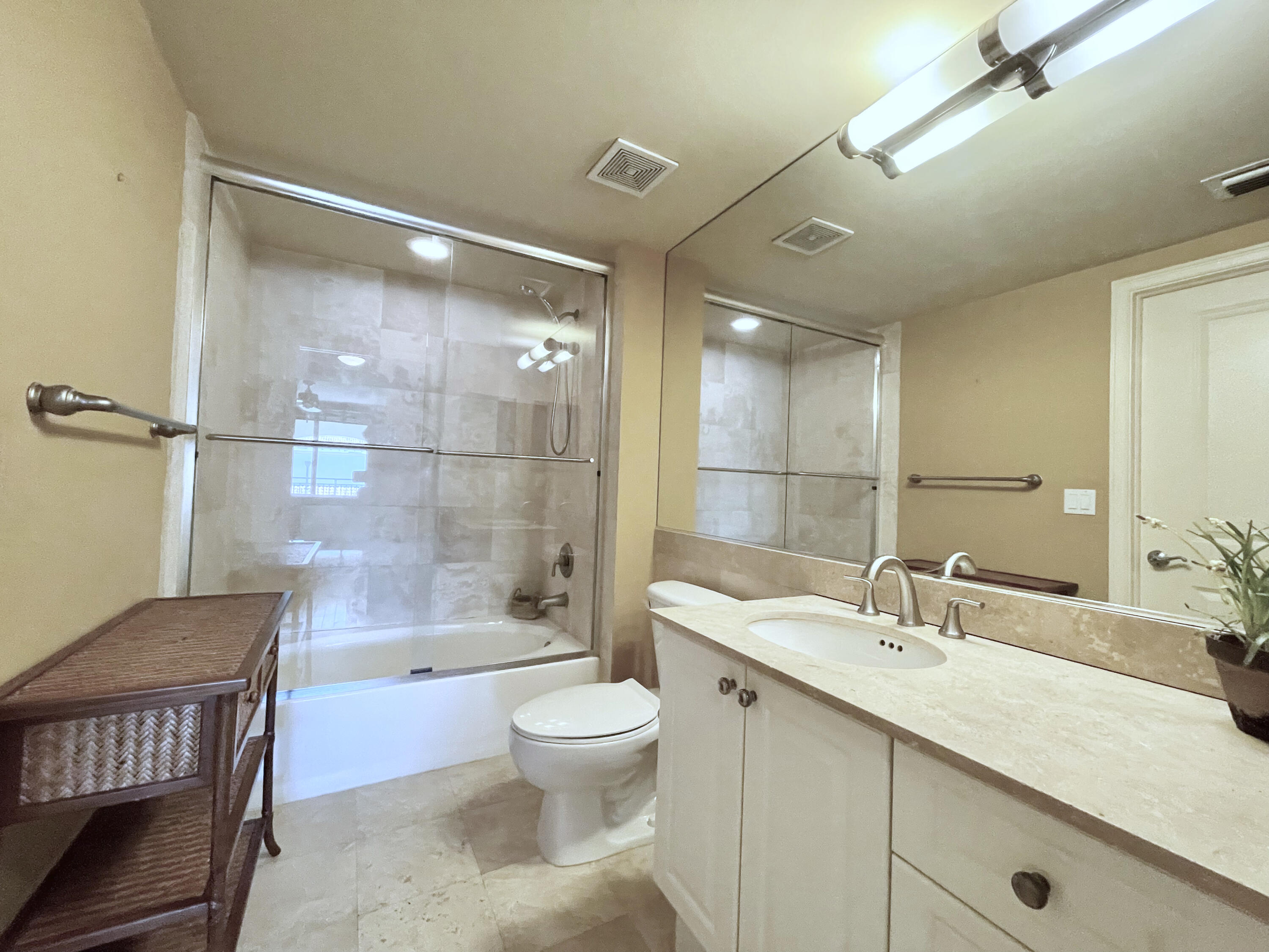99 Southeast Mizner Boulevard, Unit 223 Boca Raton, FL 33432 - Photo 21 of 23 Bathroom