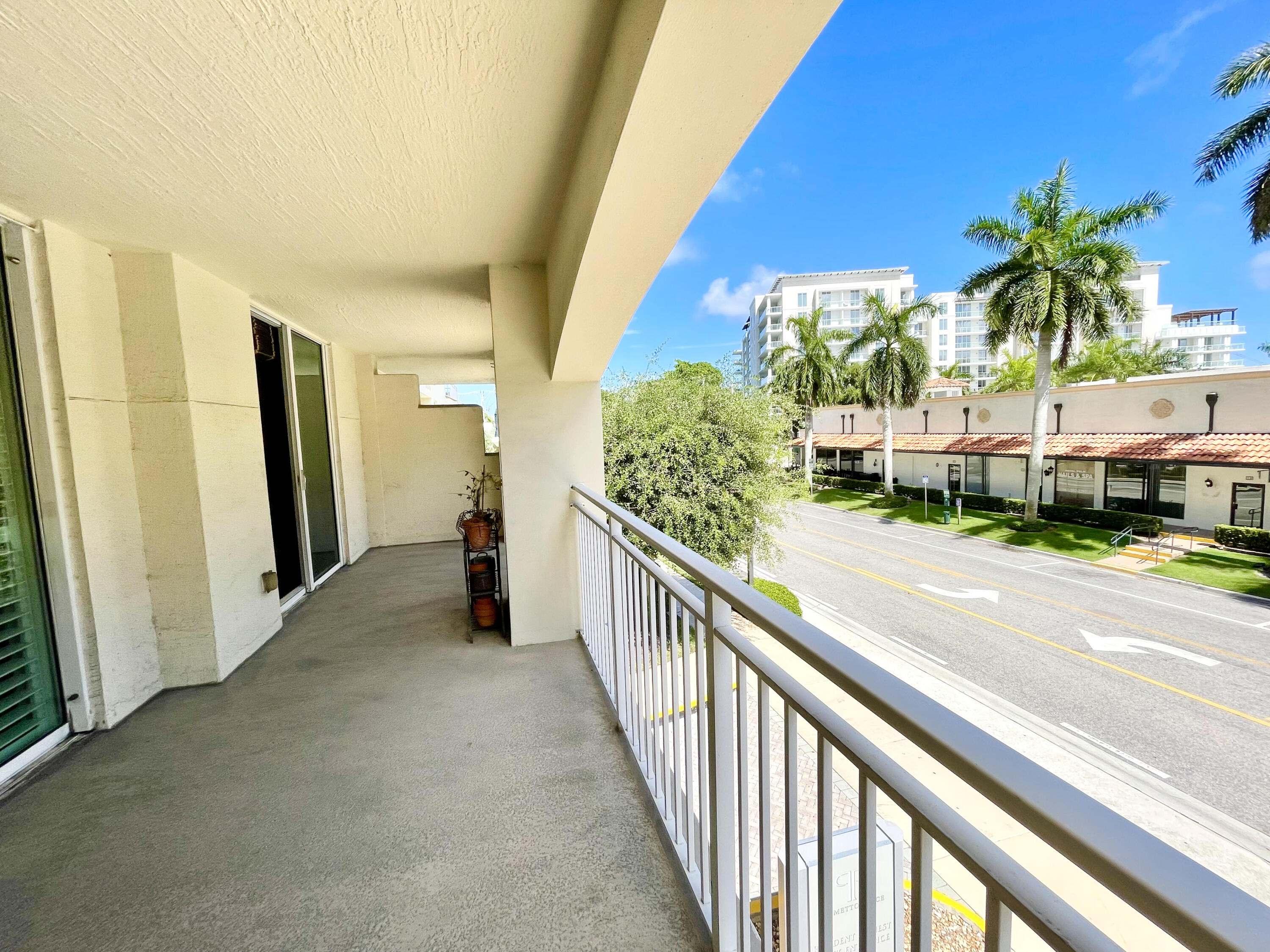 99 Southeast Mizner Boulevard, Unit 223 Boca Raton, FL 33432 - Photo 5 of 23 Terrace accessible from all the rooms