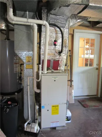 $366,900 | 37 Janet Terrace, New Hartford, NY 13413