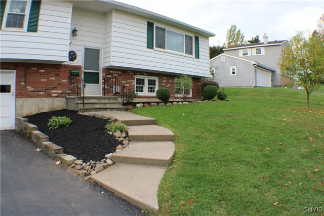 $366,900 | 37 Janet Terrace, New Hartford, NY 13413