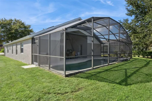 a view of a house with backyard