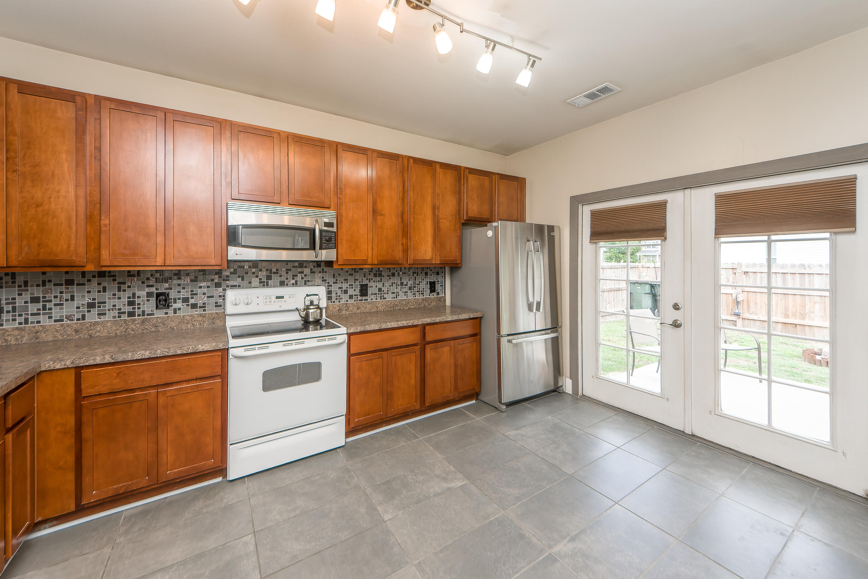 208 Summer View Road Summerville, SC 29486 - Photo 10 of 32 10