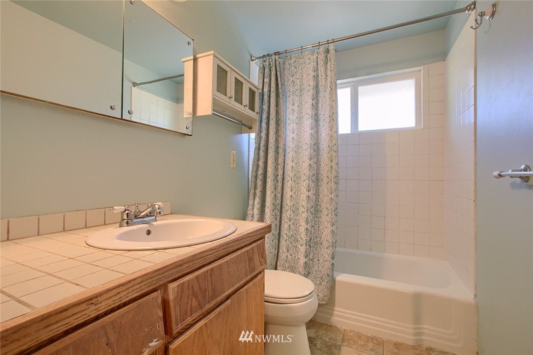 12430 Southeast 160th Street Renton, WA 98058 - Photo 11 of 12 Gallery Image 11