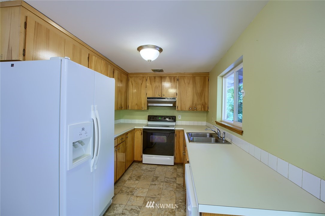 12430 Southeast 160th Street Renton, WA 98058 - Photo 4 of 12 Gallery Image 4