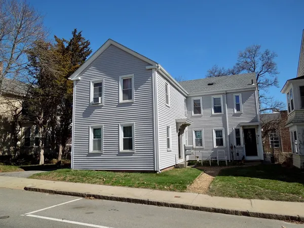 $2,025 | 74 Sandwich Street, Unit 2S, Plymouth, MA 02360