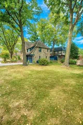 $325,000 | 218 North Brinton Avenue, Dixon, IL 61021