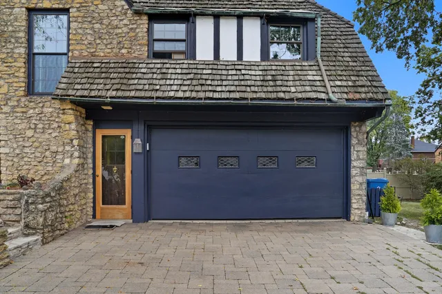 $325,000 | 218 North Brinton Avenue, Dixon, IL 61021