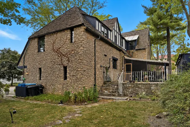 $325,000 | 218 North Brinton Avenue, Dixon, IL 61021