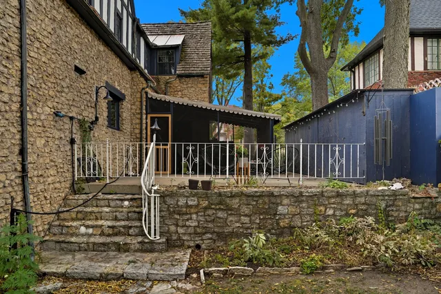 $325,000 | 218 North Brinton Avenue, Dixon, IL 61021