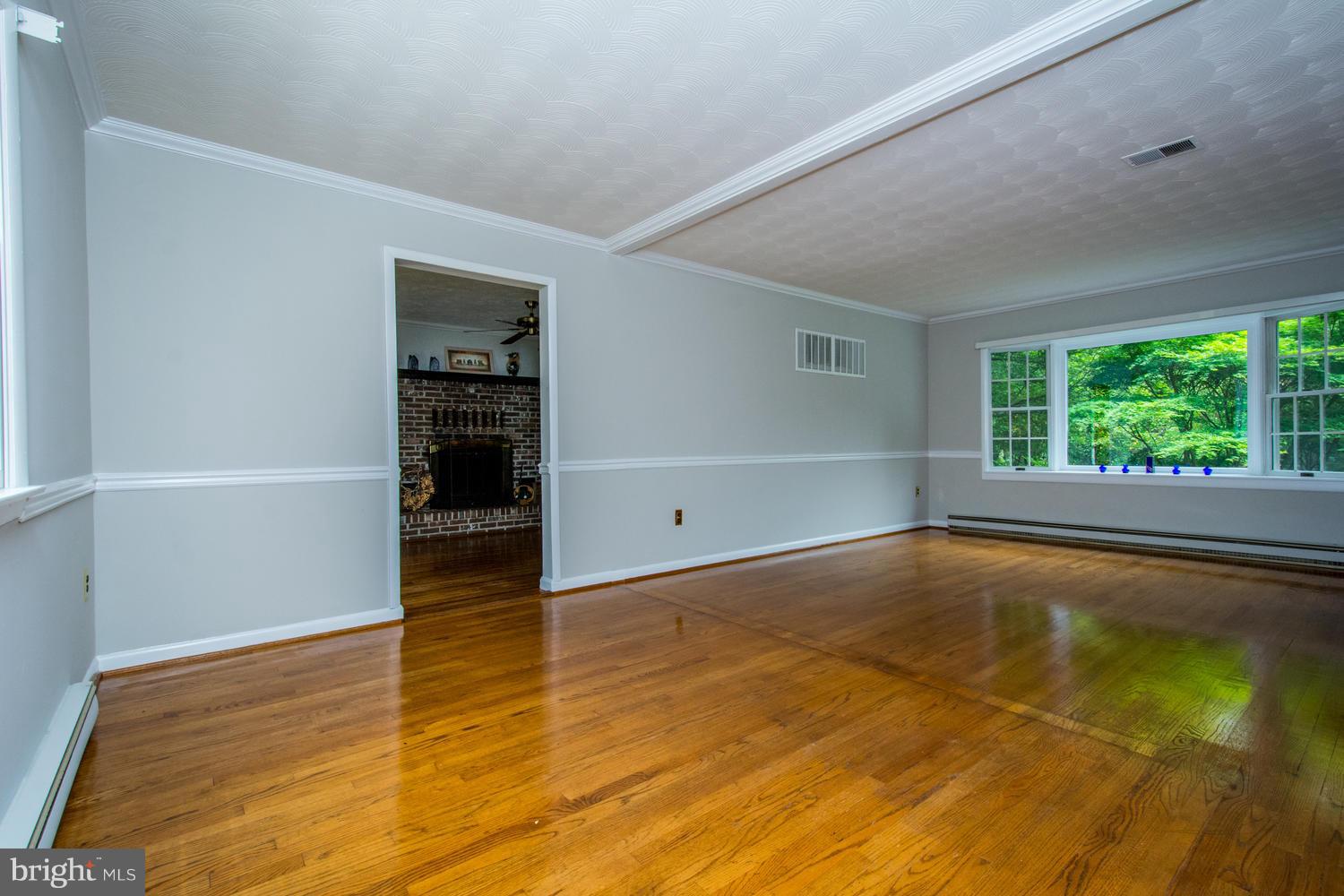 3520 Mill Green Road Street, MD 21154 - Photo 5 of 29 Living Room