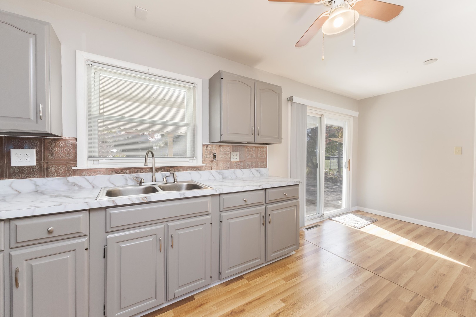 1306 Anderson Street Bloomington, IL 61701 - Photo 13 of 45 Gallery Image 13