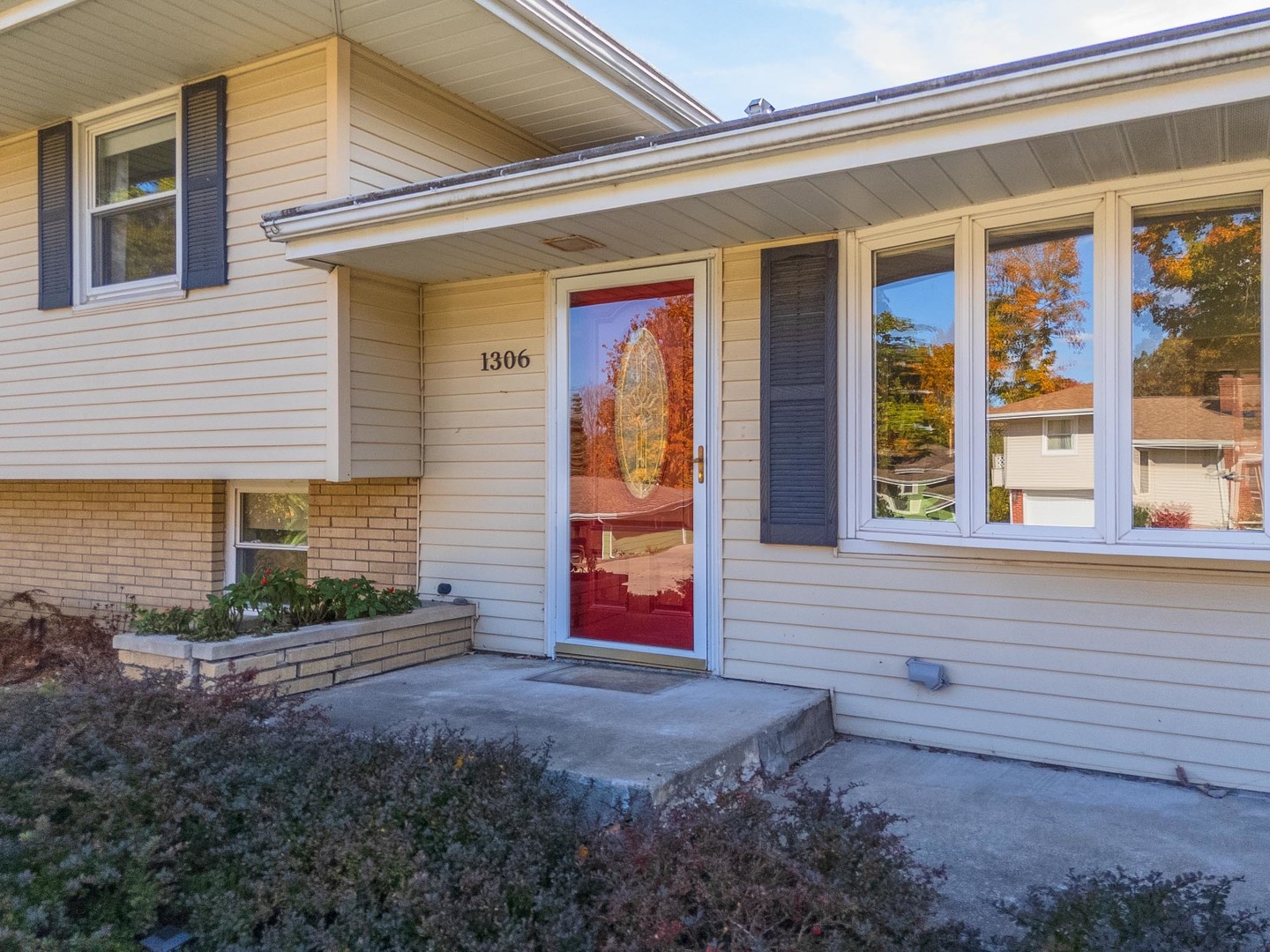 1306 Anderson Street Bloomington, IL 61701 - Photo 2 of 45 Gallery Image 2