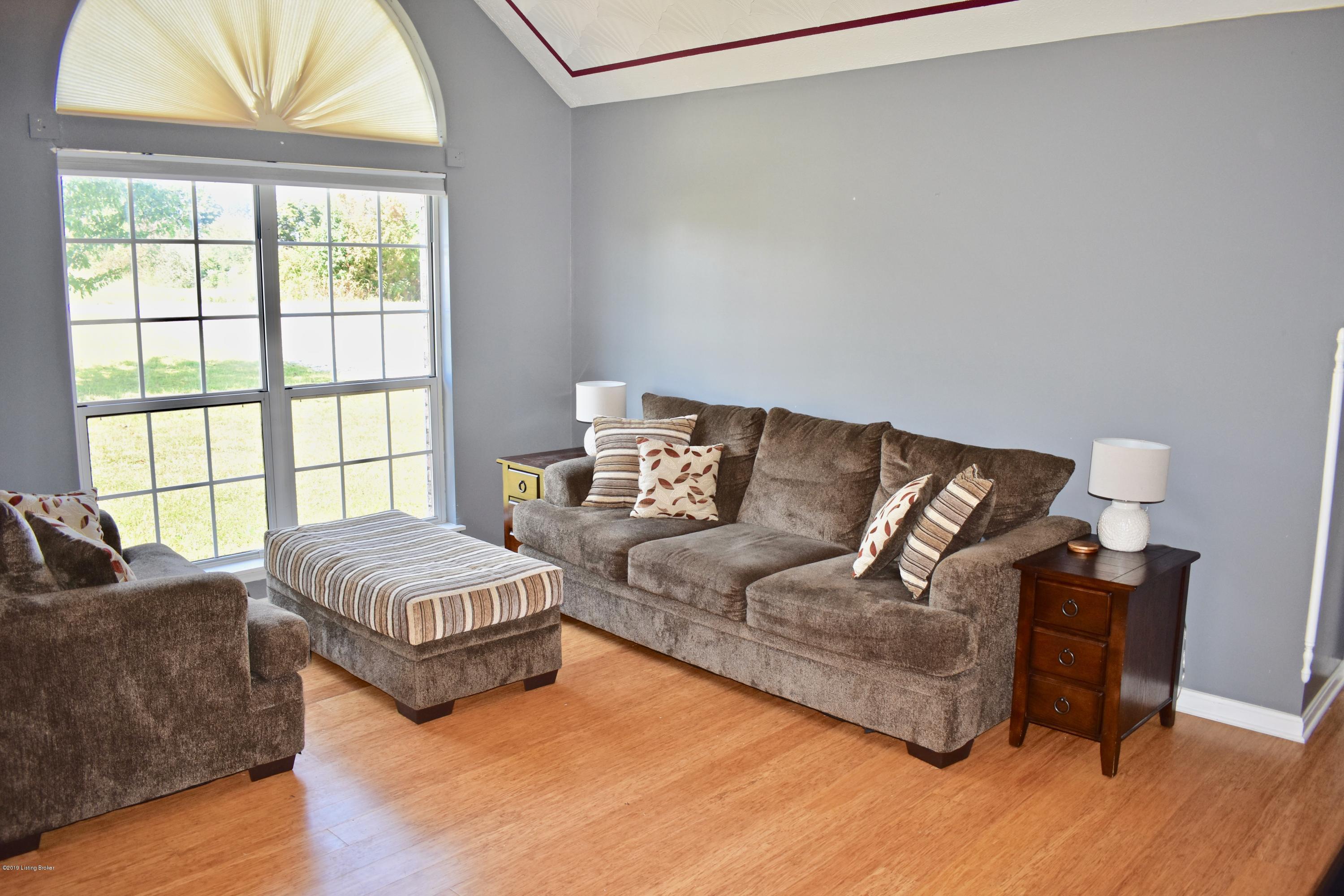 6850 Shepherdsville Road Elizabethtown, KY 42701 - Photo 5 of 44 HOUSE #1- Living Rm