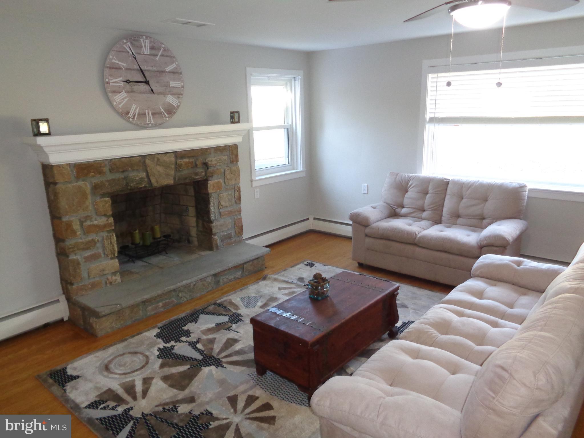 311 Evergreen Road Horsham, PA 19044 - Photo 3 of 26 Living Room