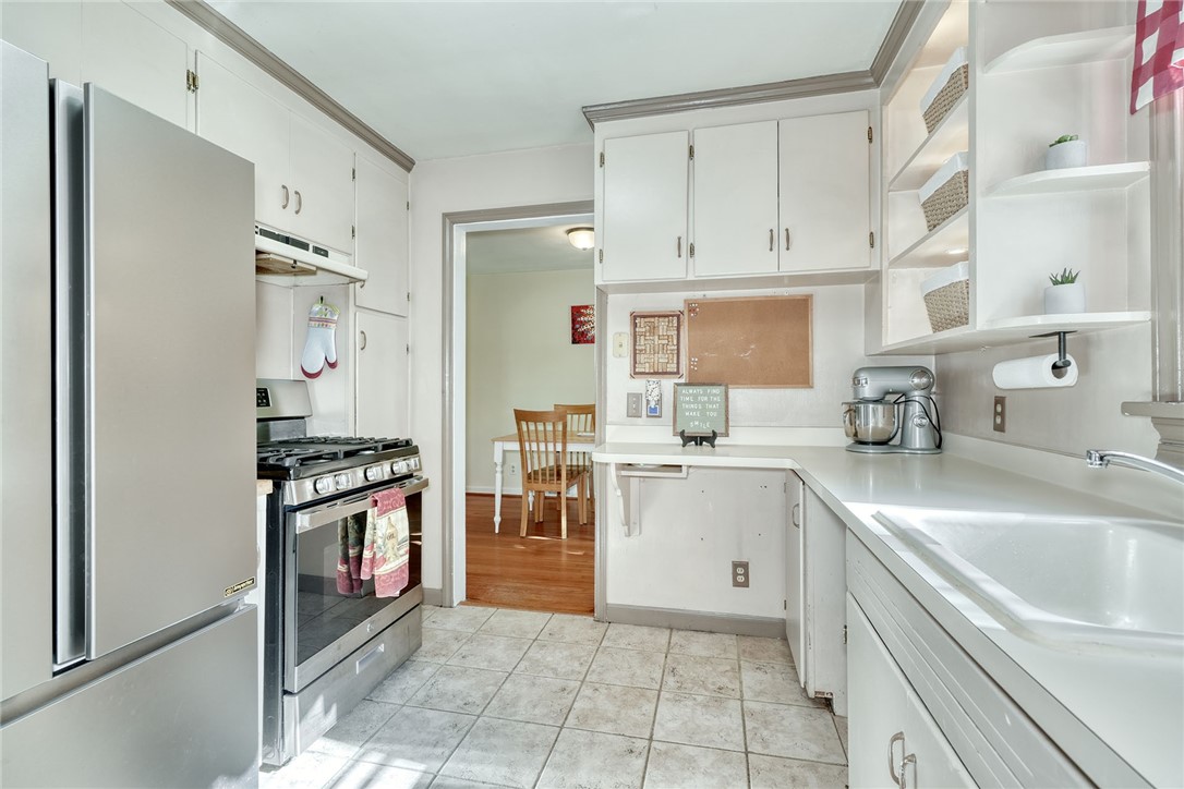 606 Bay Road Webster, NY 14580 - Photo 13 of 49 Bright neutral, kitchen! Sink overlooking the back
