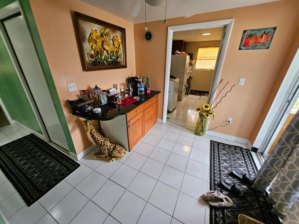 1041 Porpoise Road Venice, FL 34293 - Photo 8 of 38 Gallery Image 8