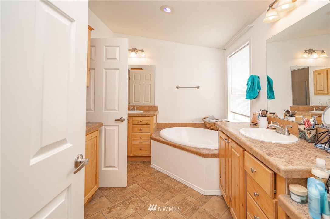 4083 Rd E 9 Northeast Moses Lake, WA 98837 - Photo 16 of 23 Gallery Image 16