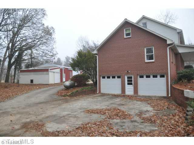 4240 Hampton Road Clemmons, NC 27012 - Photo 3 of 16 Exterior Front.