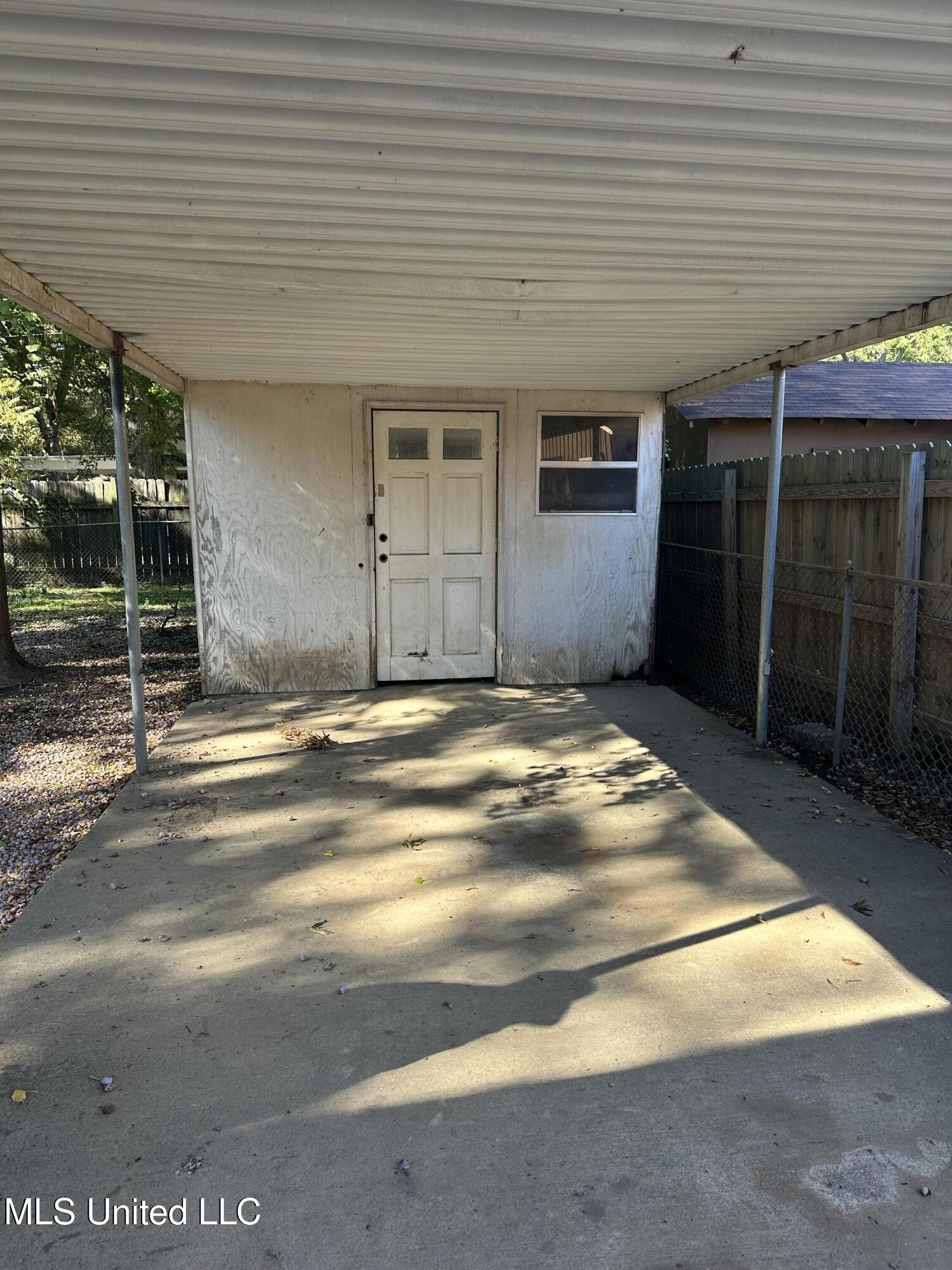 602 Cherokee Road Greenwood, MS 38930 - Photo 4 of 7 Carport and Utility