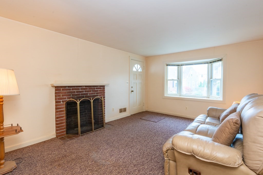 41 Bates Road Swampscott, MA 01907 - Photo 13 of 42 Gallery Image 13