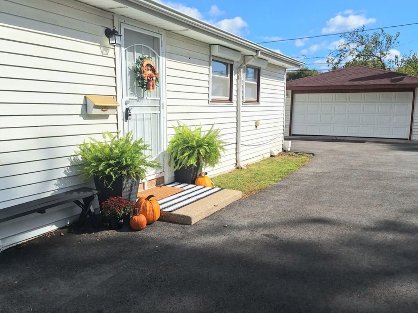 16519 Honore Avenue Markham, IL 60428 - Photo 4 of 26 a view of a house with backyard and plants