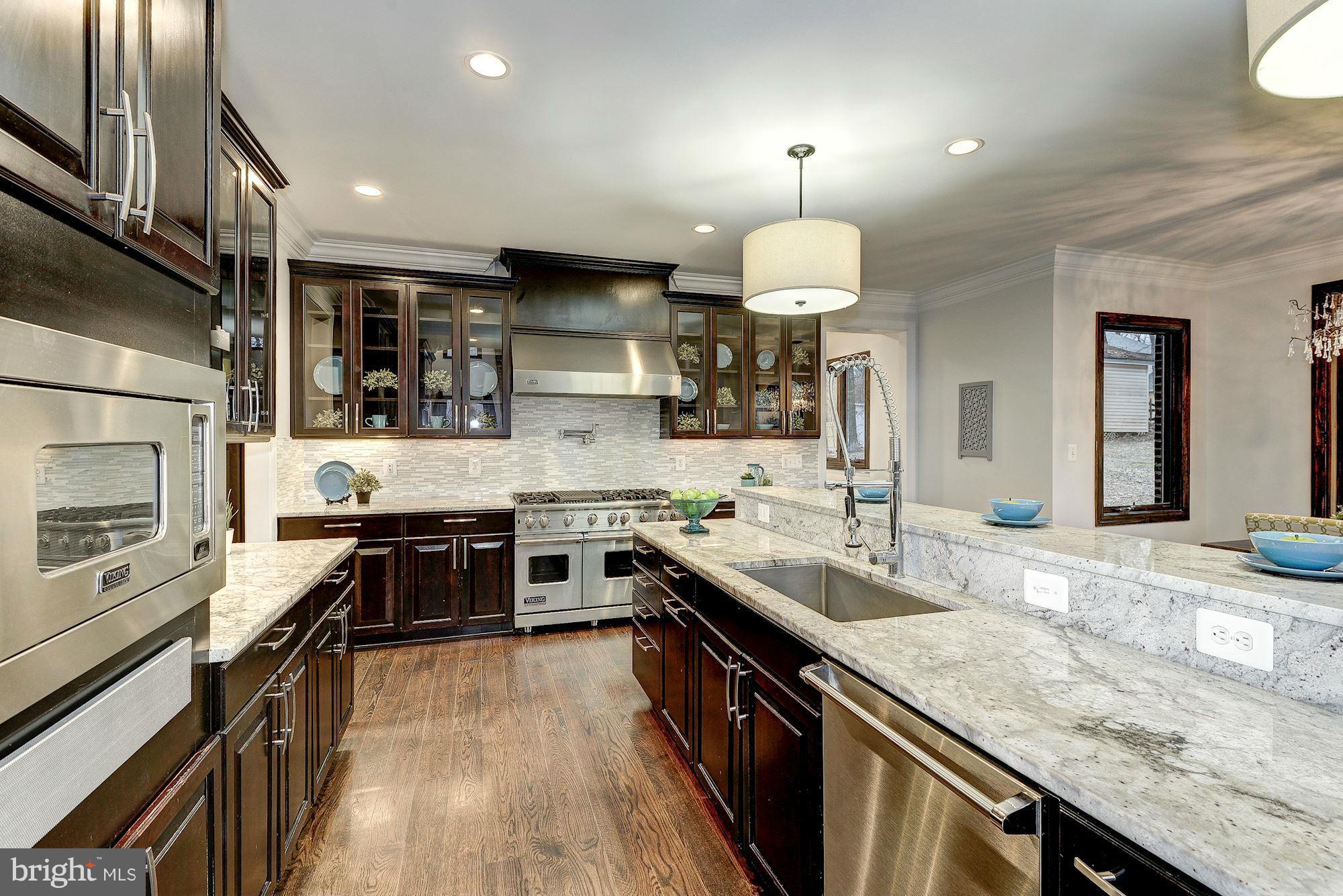 1116 Utterback Store Road Great Falls, VA 22066 - Photo 9 of 30 Kitchen - Viking Apps.