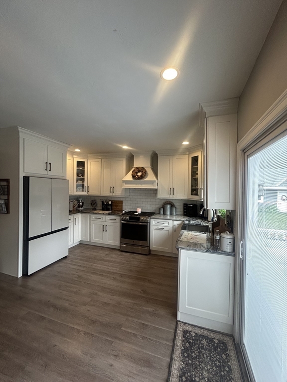 10 Dean Street Hudson, MA 01749 - Photo 28 of 40