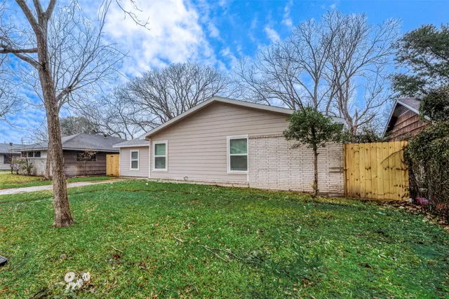 $2,150 | 5755 Heron Drive, Houston, TX 77033