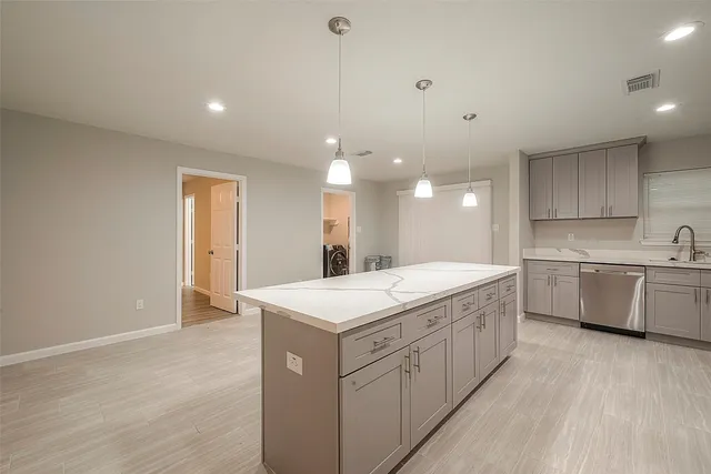 $2,150 | 5755 Heron Drive, Houston, TX 77033