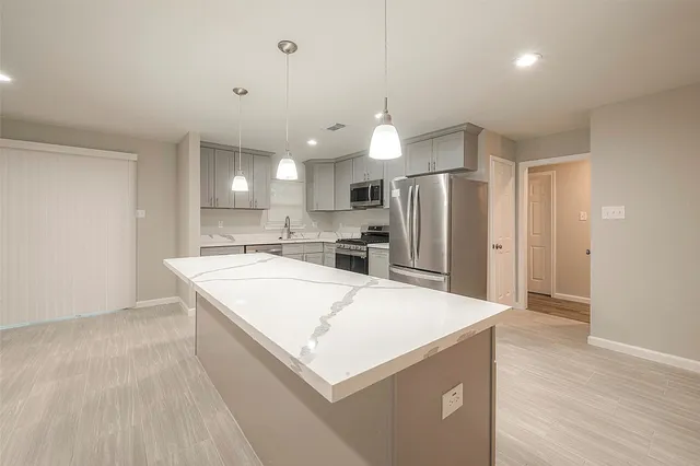 $2,150 | 5755 Heron Drive, Houston, TX 77033