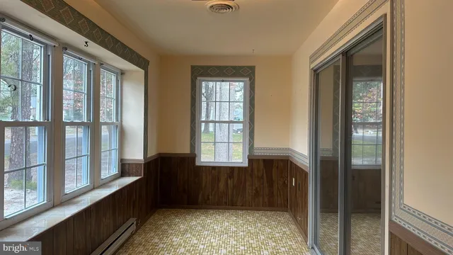 a view of entryway with a front door