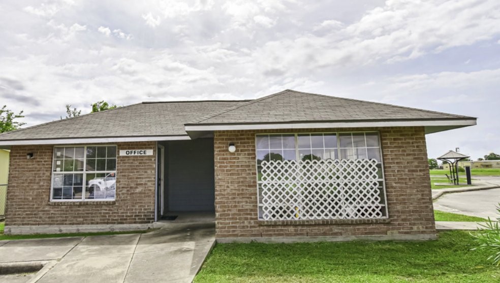 100 Justin Way Eagle Lake, TX 77434 - Photo 6 of 6 front view of a house