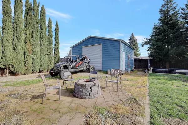 a view of a chairs and table in backyard