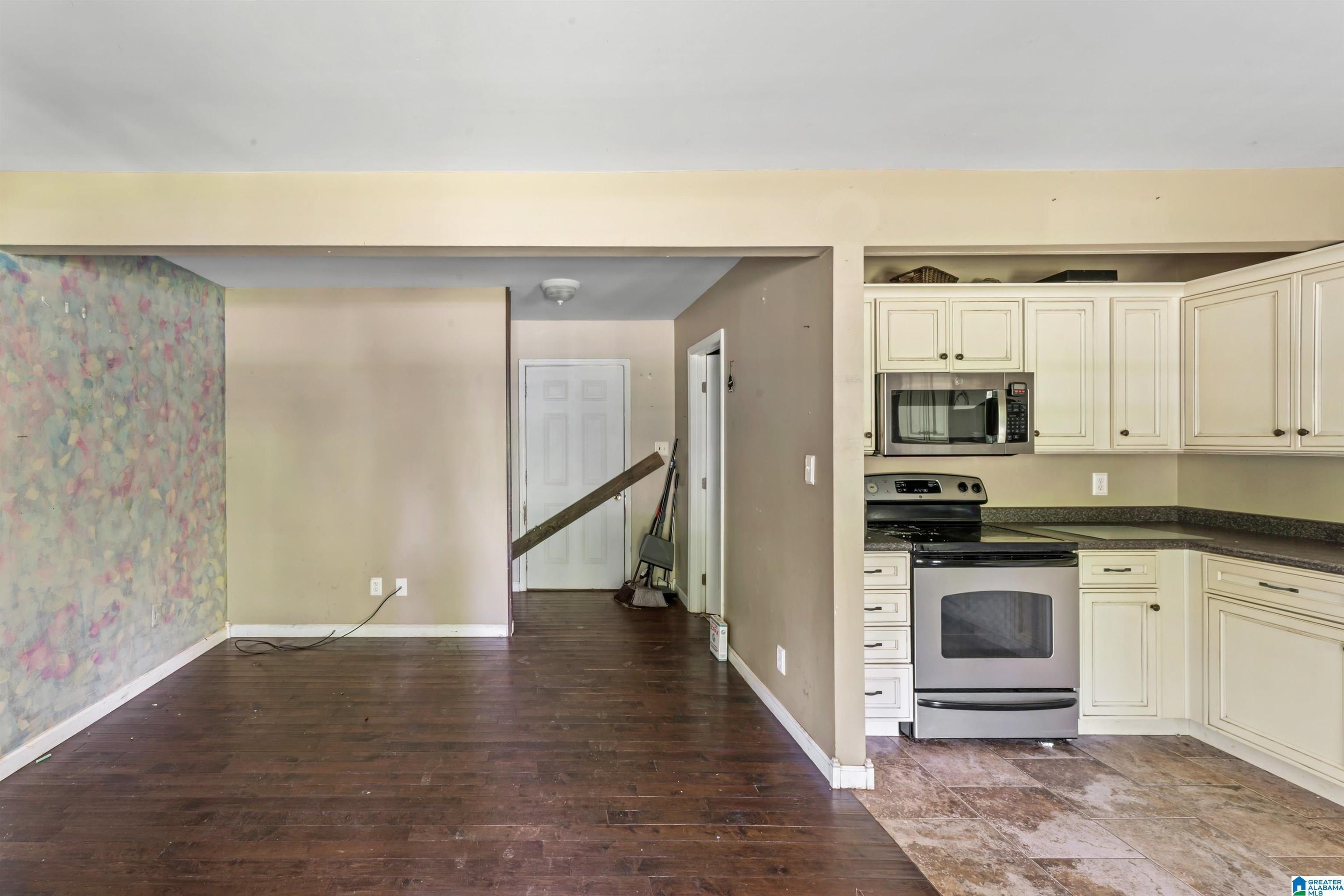 155 West Curtis Road Sylacauga, AL 35150 - Photo 15 of 33