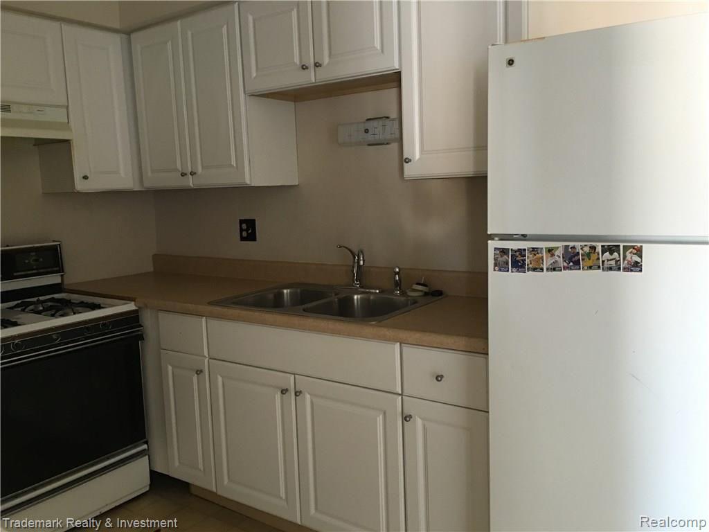 30237 Utica Road, Unit 81 Roseville, MI 48066 - Photo 5 of 14 IMG_0228.jpg