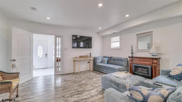 $10,000 | 14 North Vassar Square, Ventnor City, NJ 08406