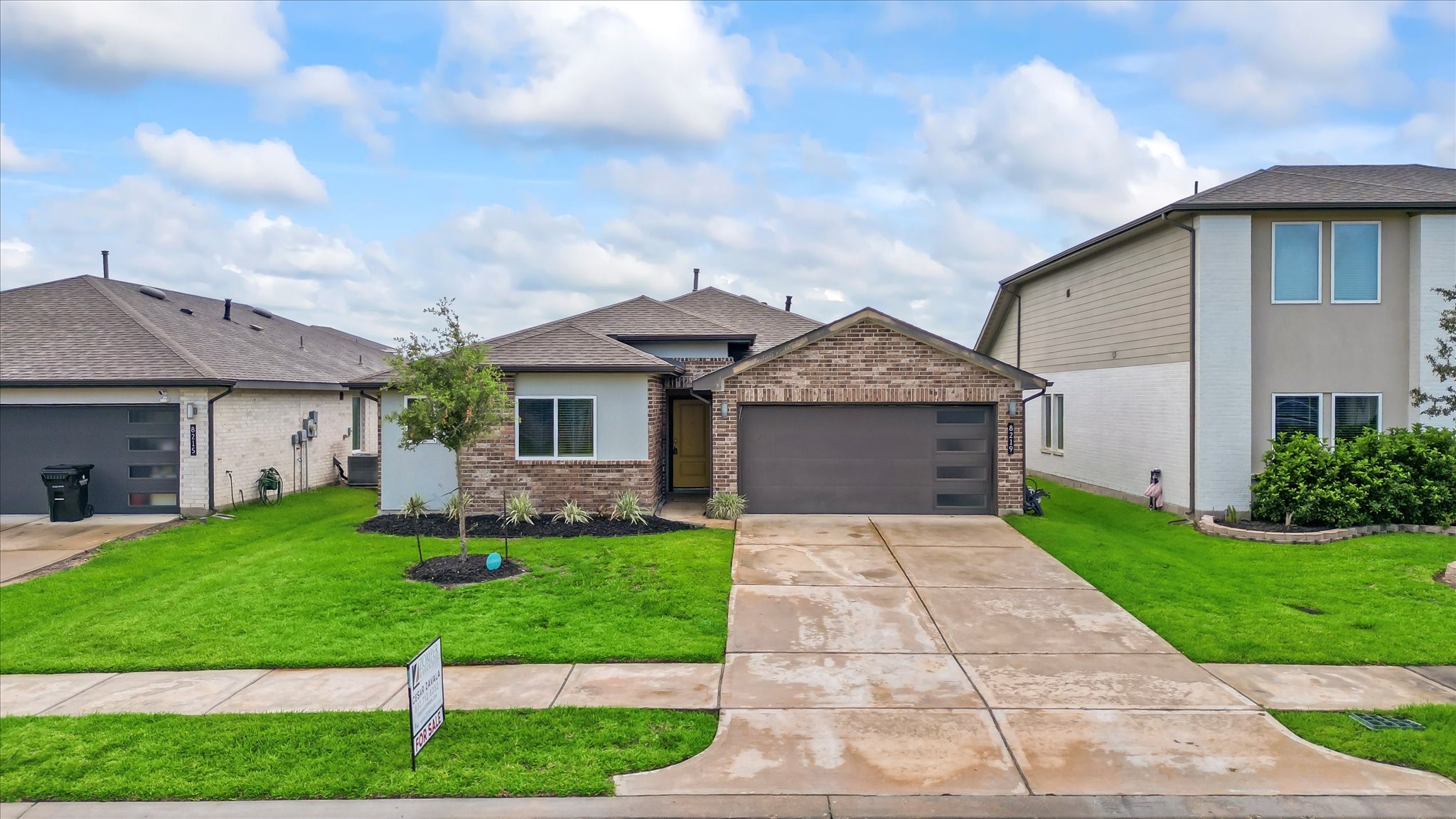 8219 Precious Passing Way Rosharon, TX 77583 - Photo 3 of 24 Welcome Home!