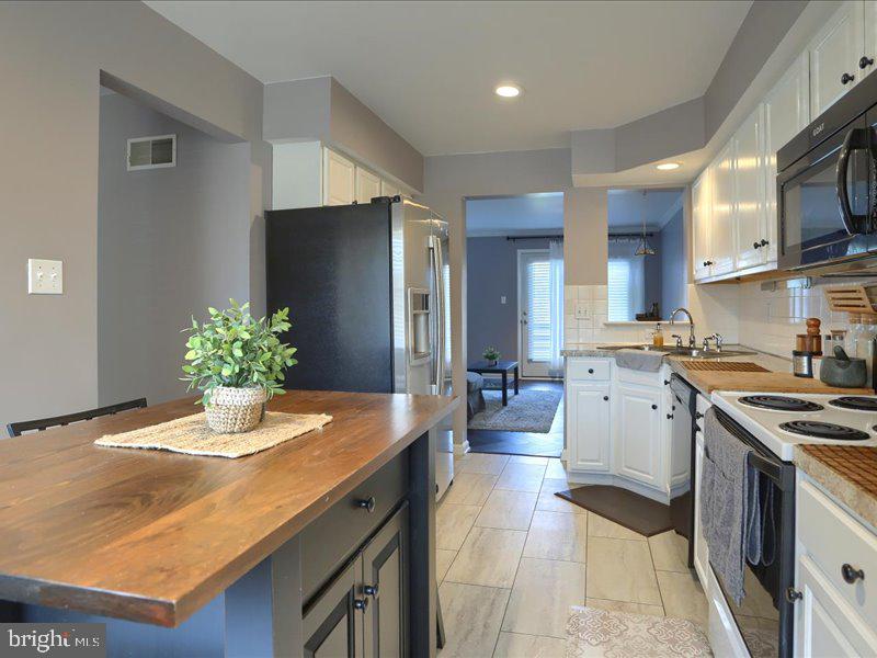 4035 Bradford Circle Mount Joy, PA 17552 - Photo 6 of 30