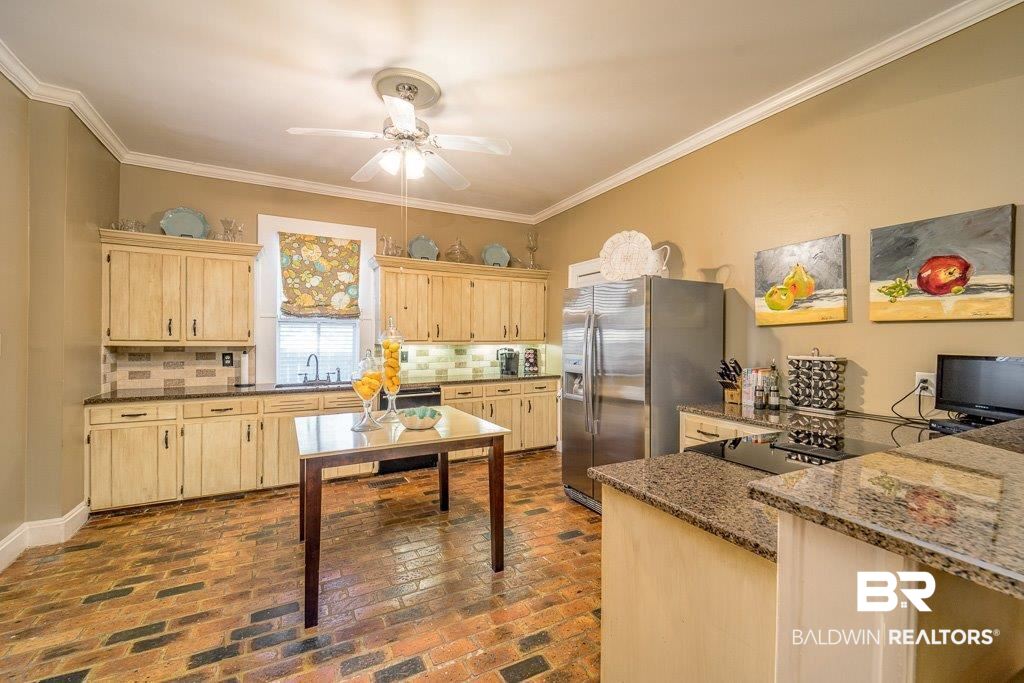 258 Chidester Avenue Mobile, AL 36607 - Photo 3 of 16