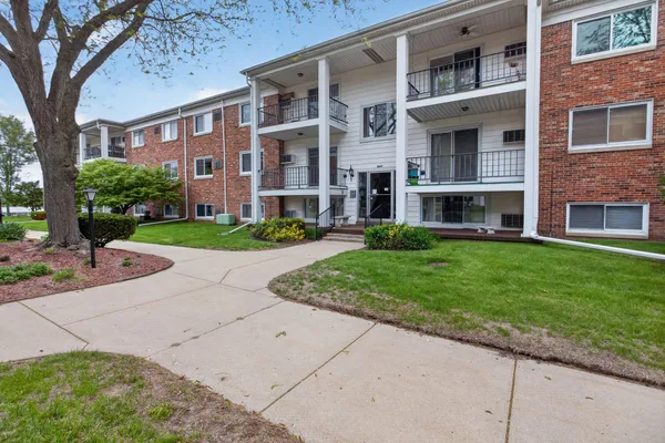 $98,500 | 806 West Michigan Avenue, Unit 204E, Jackson, MI 49202