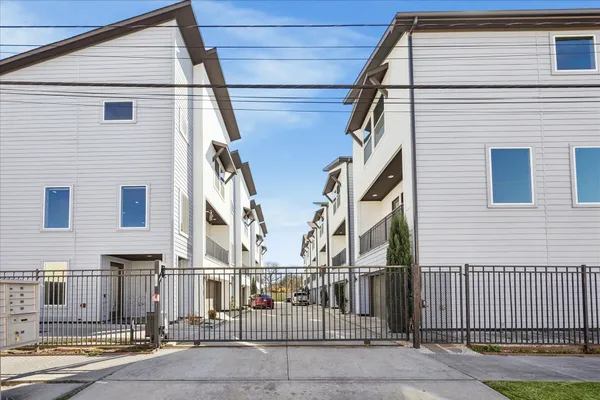 $418,000 | 1915 Kolfahl Street, Unit A, Houston, TX 77023