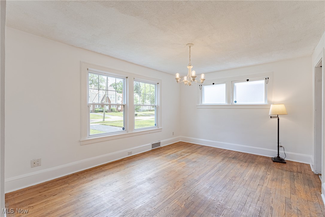 2192 Barrington Road Cleveland, OH 44118 - Photo 6 of 30