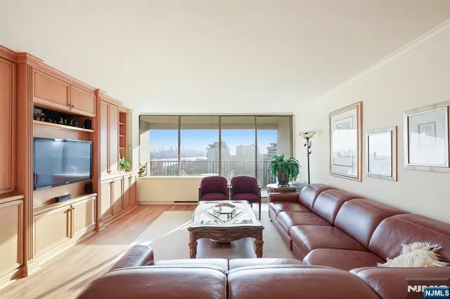 $650,000 | 5 Horizon Road, Unit 14051407, Fort Lee, NJ 07024