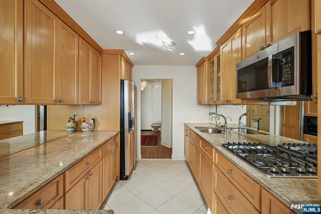 $650,000 | 5 Horizon Road, Unit 14051407, Fort Lee, NJ 07024