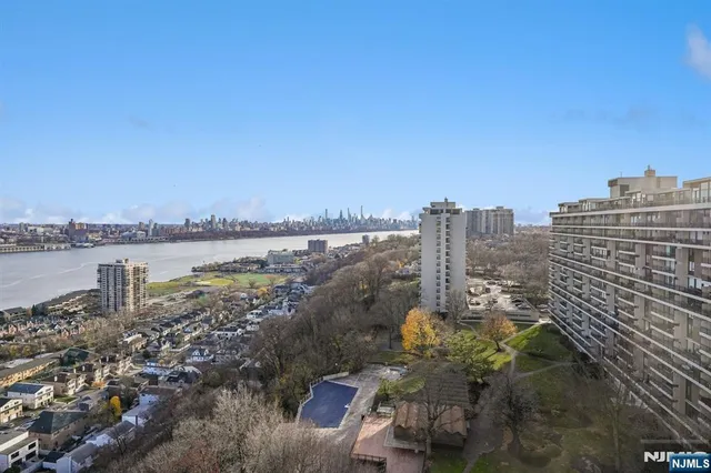 $650,000 | 5 Horizon Road, Unit 14051407, Fort Lee, NJ 07024