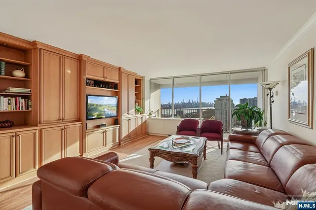 $650,000 | 5 Horizon Road, Unit 14051407, Fort Lee, NJ 07024