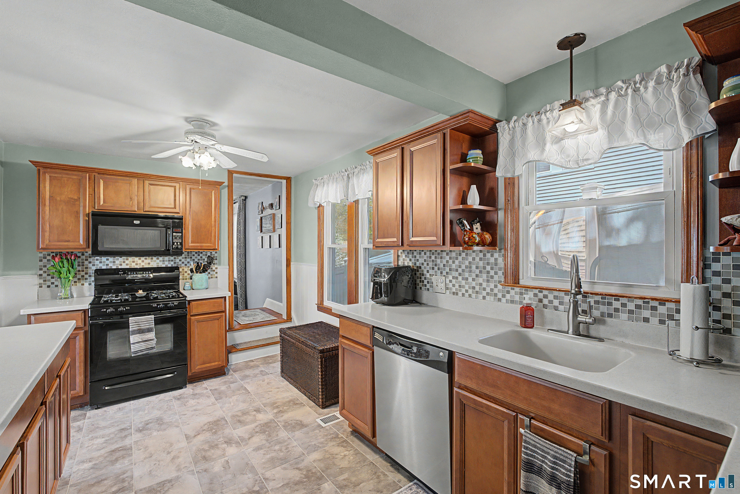 36 Cottage Place Stratford, CT 06614 - Photo 7 of 21