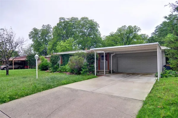 $1,950 | 1110 Wade Hampton Street, Benbrook, TX 76126