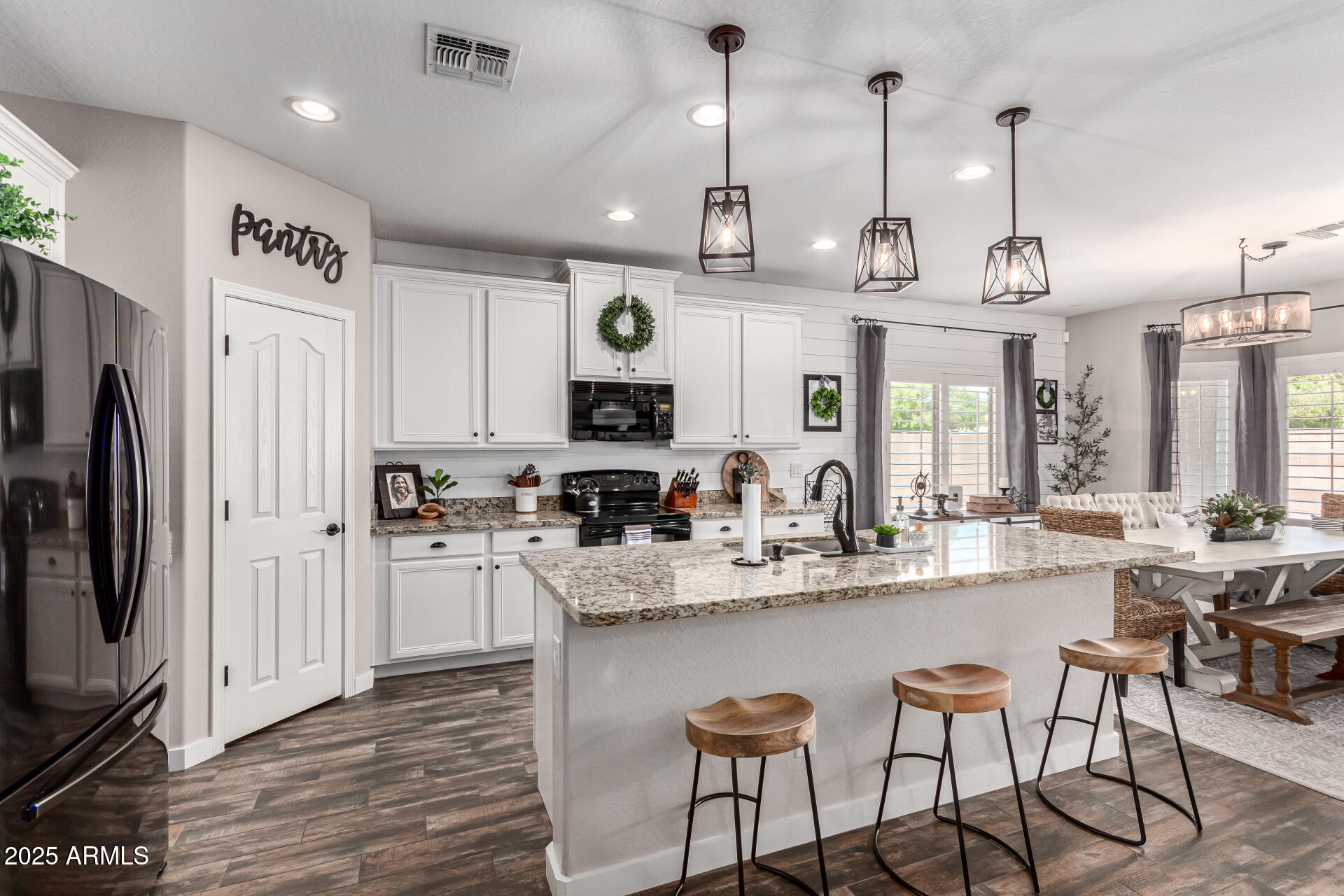 6219 South Banning Street Gilbert, AZ 85298 - Photo 4 of 19 Kitchen