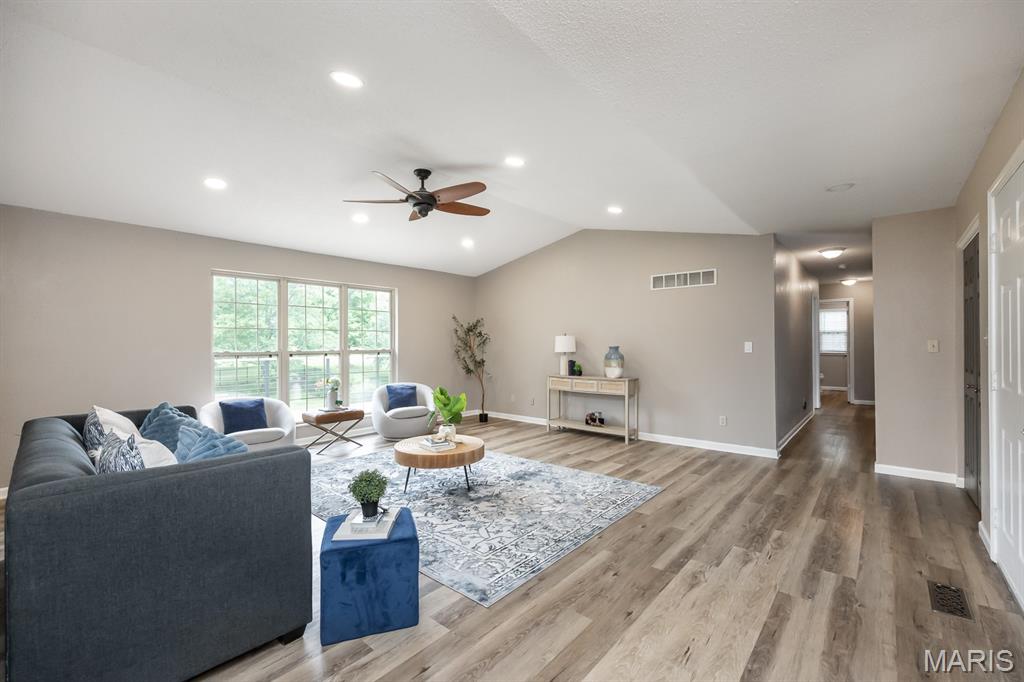 10 Ryan Circle Lebanon, IL 62254 - Photo 4 of 43